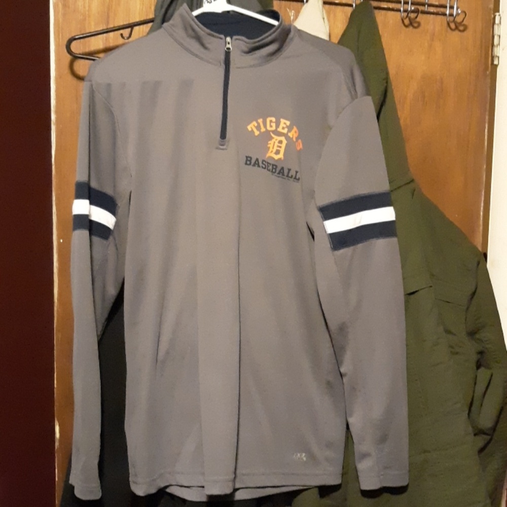 Thin quarter-zip